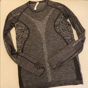 Lululemon black compression shirt (Sz 10)